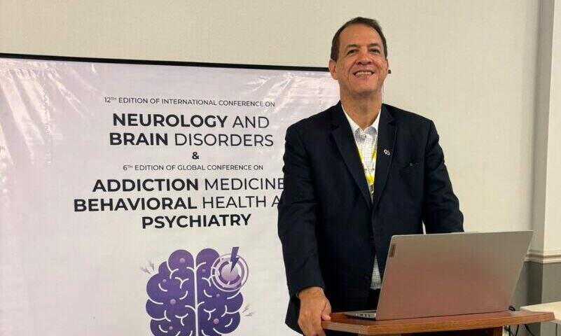 sao-leopoldo-mandic-araras-faculdade-de-medicina-professor-da-mandic-araras-apresenta-palestra-sobre-a-relacao-da-proteina-p-tau-e-alzheimer-em-conferencia-internacional